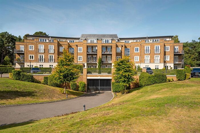 2 Bedroom Flat To Rent In Kingswood, Ascot, SL5