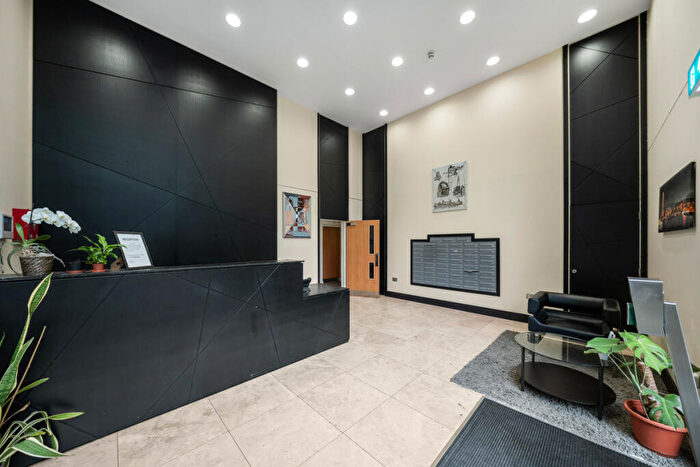 2 Bedroom Apartment To Rent In Elite House, Limehouse, E14