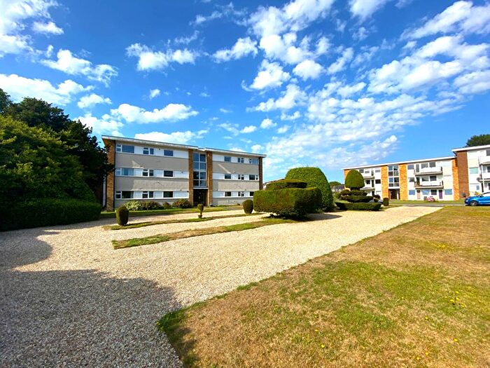 2 Bedroom Flat To Rent In Lord Warden Avenue, Deal, CT14