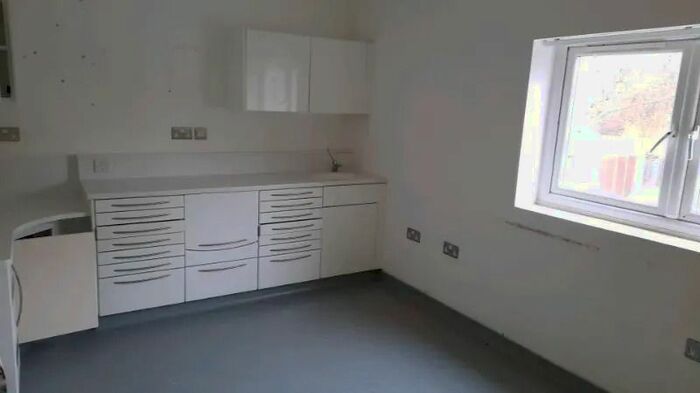 4 Bedroom Town House To Rent In Caernarvon Close, Pollards Hill, CR4