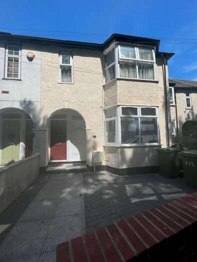 2 Bedroom Flat To Rent In Church Road, Manor Park, E12