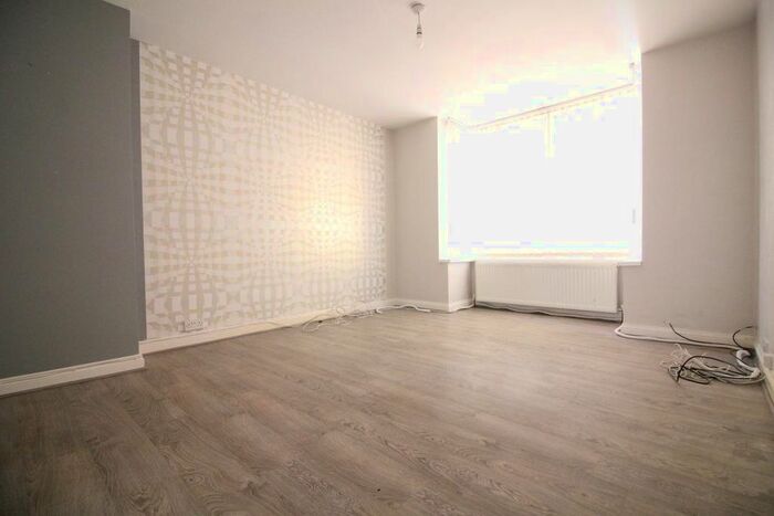 4 Bedroom Semi-Detached House To Rent In Cromwell Road, Hayes, UB3