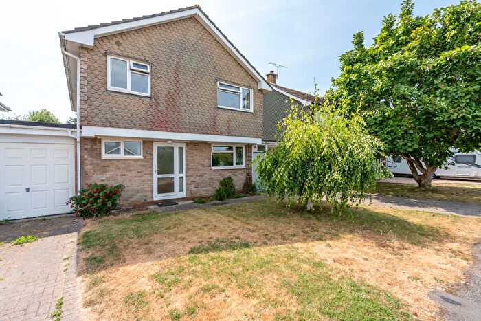 4 Bedroom Detached House For Sale In Marden Avenue, Chichester, PO19