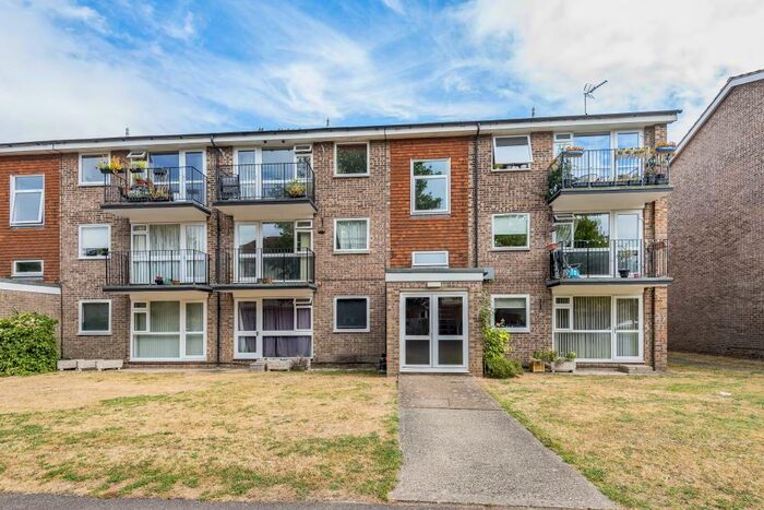2 Bedroom Apartment To Rent In Reading, Berkshire, RG30