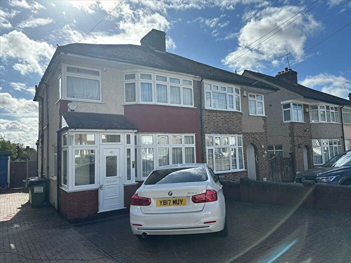 3 Bedroom Semi-Detached House To Rent In Bellamy Drivce, Stanmore, HA7