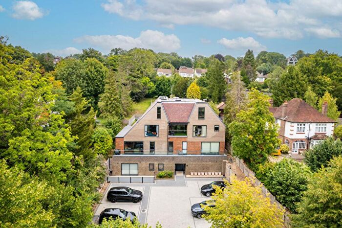 2 Bedroom Flat For Sale In Haydn Avenue, Purley, CR8