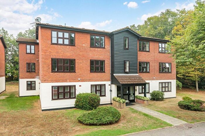 2 Bedroom Flat For Sale In Queens Road, Weybridge, KT13