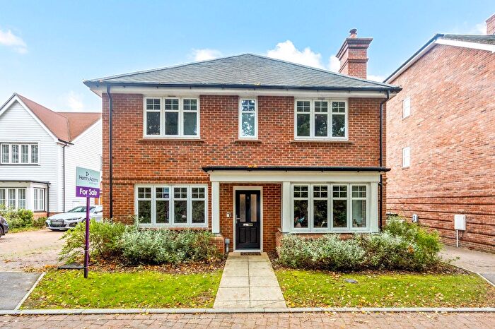 4 Bedroom Detached House For Sale In Shoubridge Way, Southwater, RH13