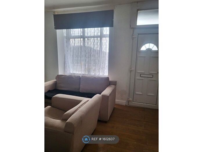 3 Bedroom End Of Terrace House To Rent In Cinder Bank Road, Dudley, DY2