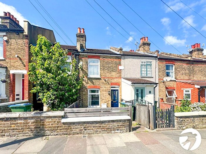 2 Bedroom Terraced House To Rent In Bostall Lane, London, SE2