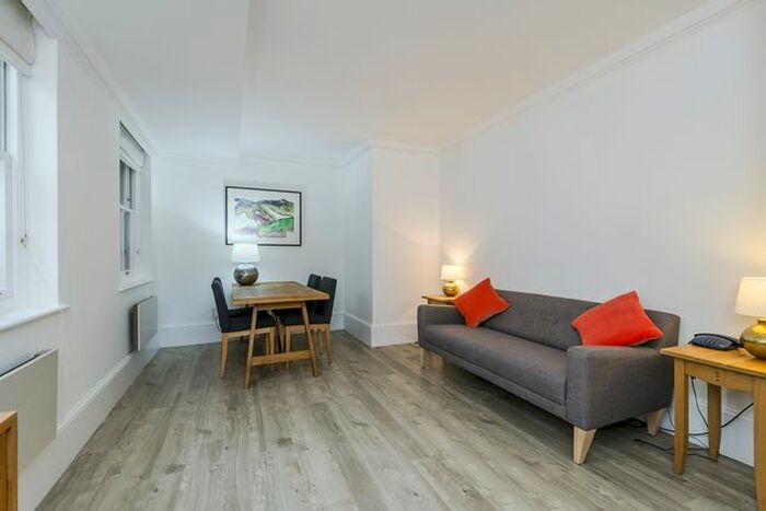 2 Bedroom Flat To Rent In Gloucester Street, London, SW1V