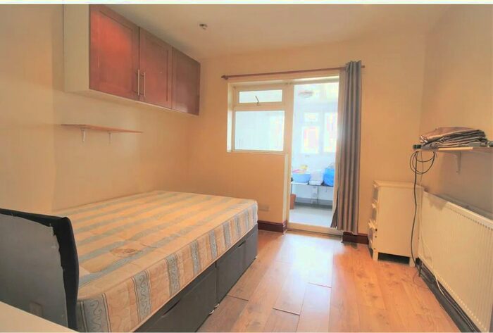 1 Bedroom Studio To Rent In Waverley Road, Harrow, HA2