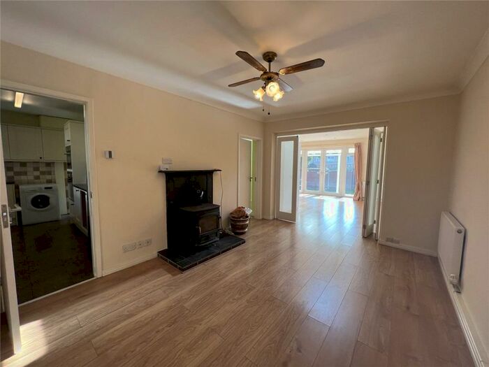 3 Bedroom End Of Terrace House To Rent In Aitken Road, Barnet, EN5