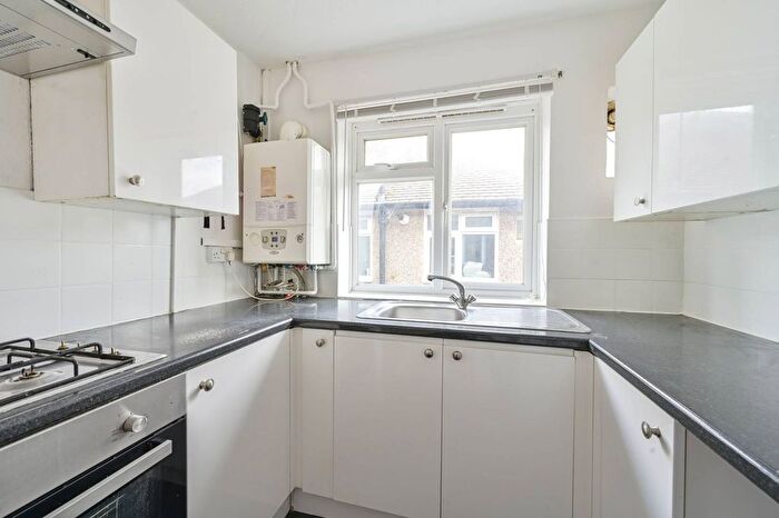 3 Bedroom Maisonette To Rent In London Road, Morden, SM4