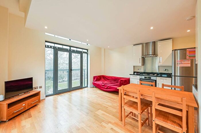 2 Bedroom Flat To Rent In Hoxton Square, Shoreditch, London, N1