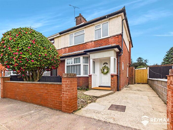 3 Bedroom Semi-Detached House For Sale In Lime Avenue, Dovercourt, Harwich, CO12