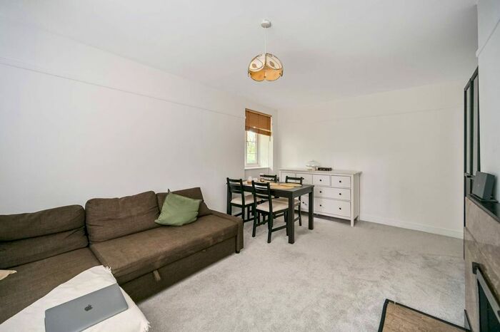 2 Bedroom Flat To Rent In Sheen Road, Richmond, TW10