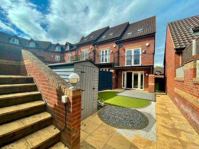 3 Bedroom End Of Terrace House To Rent In Kirkwood Grove, Medbourne, MK5