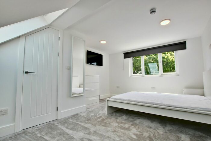 1 Bedroom Flat To Rent In Almond Way, Bromley, BR2