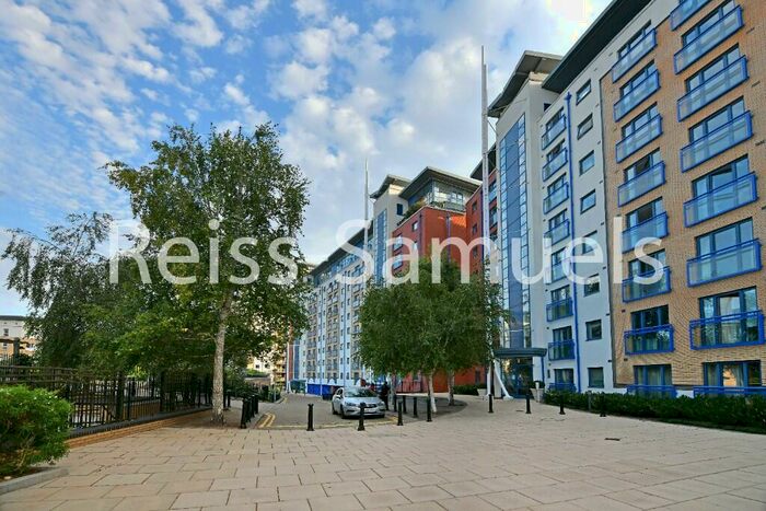 3 Bedroom Apartment To Rent In Nova Building, Newton Place, Canary Wharf, London, E14