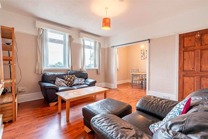 3 Bedroom Apartment To Rent In £.pppw - Kenton Road, Newcastle Upon Tyne, NE3