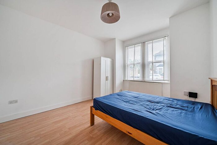 3 Bedroom Semi-Detached House To Rent In Ranelagh Road, Wood Green, London, N22