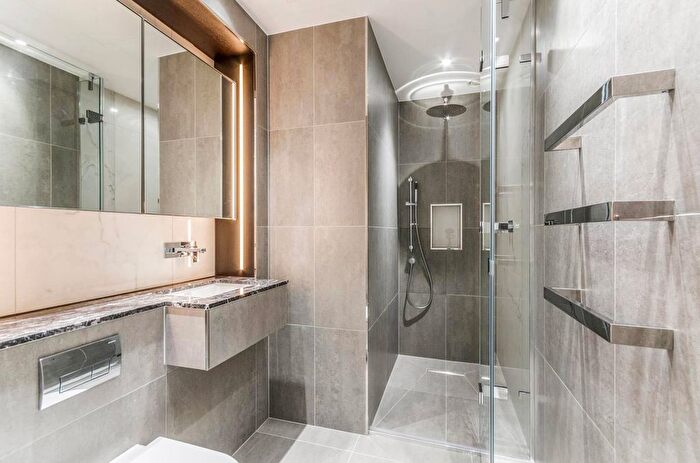 2 Bedroom Flat For Sale In Carrera Tower, Clerkenwell, London, EC1V