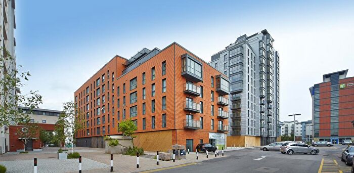 2 Bedroom Flat To Rent In Slough, Berkshire, SL2