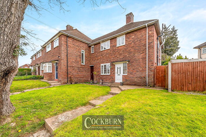 3 Bedroom End Of Terrace House For Sale In Kingsley Wood Drive, Mottingham, SE9