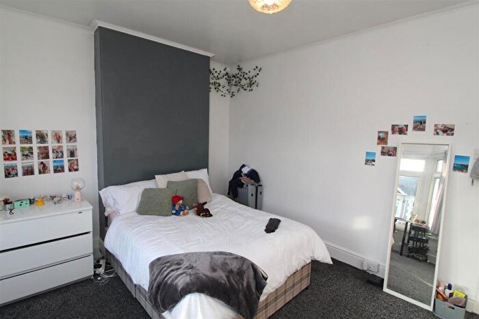 5 Bedroom Private Hall To Rent In Llanishen Street, Heath, Cardiff, CF14