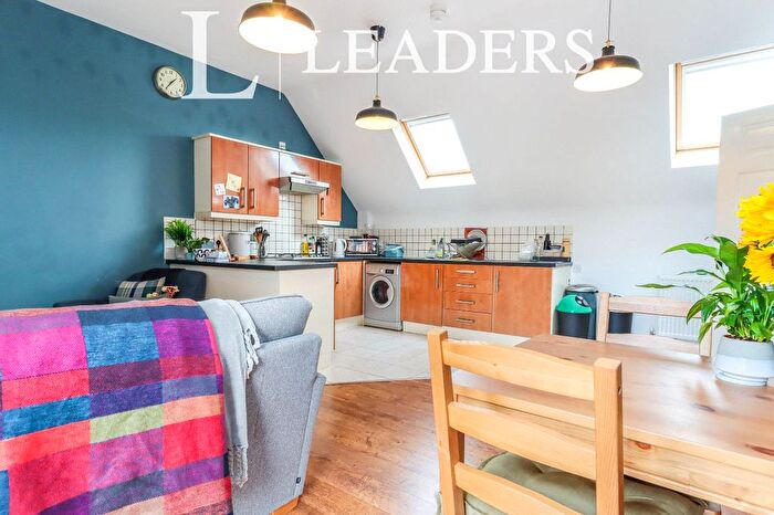 2 Bedroom Flat For Sale In Lime Wood Close, Hoole, Chester, CH2