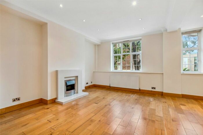 3 Bedroom Flat To Rent In Kenton Court, Kensington High Street, W14