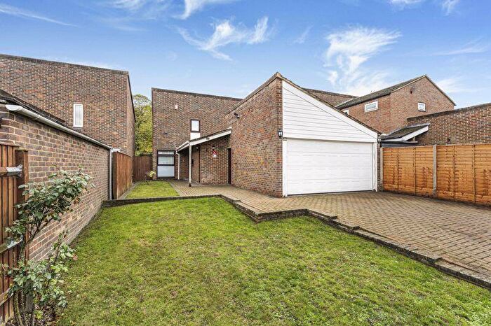 3 Bedroom Detached House For Sale In Denham Close, Bletchley, Milton Keynes, MK3