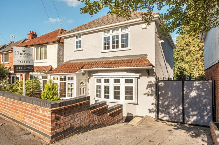 3 Bedroom Detached House To Rent In Dell Road, Southampton, Hampshire, SO18