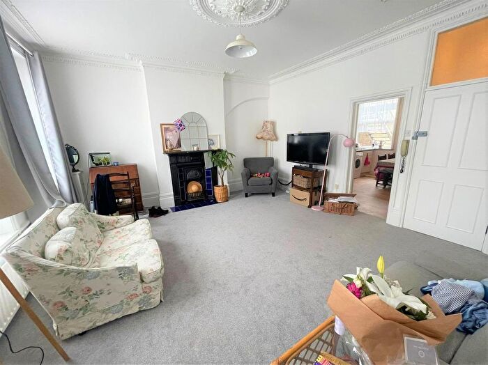 1 Bedroom Flat To Rent In Heath Road, Twickenham, TW1