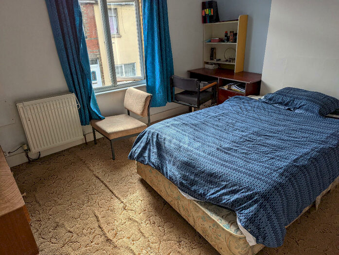 4 Bedroom Terraced House To Rent In Essex Street, Reading, Berkshire, RG2