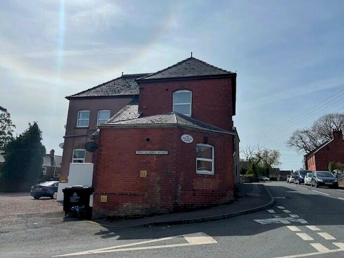 1 Bedroom Flat To Rent In High Street, GL15