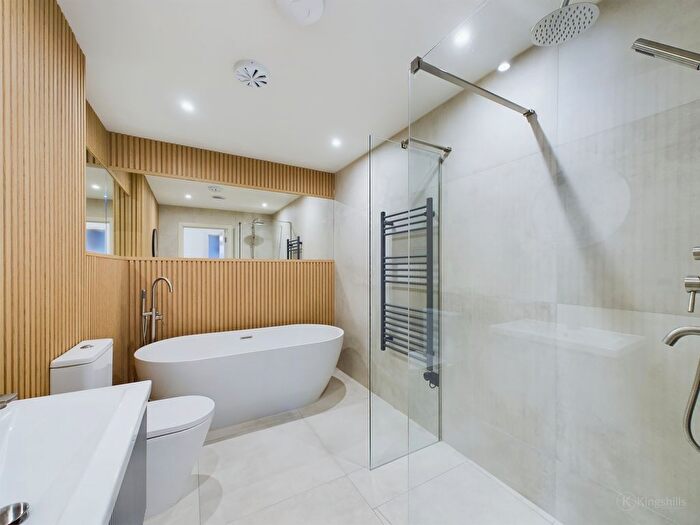 2 Bedroom Flat To Rent In Flat, Sands House, - Chapel Lane, High Wycombe, Buckinghamshire, HP12