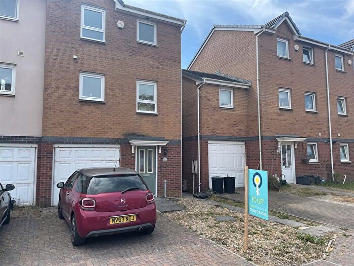3 Bedroom Town House To Rent In Pentre Doc Y Gogledd, Llanelli, SA15