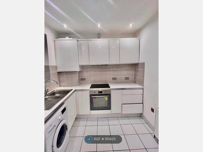 1 Bedroom Flat To Rent In Albert Road, Manchester, M19