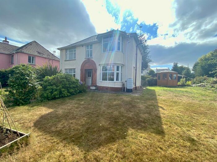 4 Bedroom Property To Rent In Willand Road, Cullompton, EX15