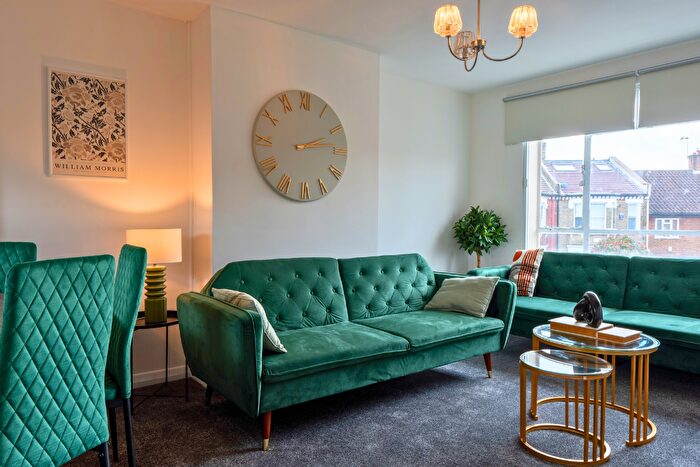 3 Bedroom Apartment For Sale In Lavender Hill, Clapham, SW11