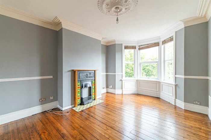 2 Bedroom Flat To Rent In Amble Grove, Sandyford, Newcastle Upon Tyne, NE2