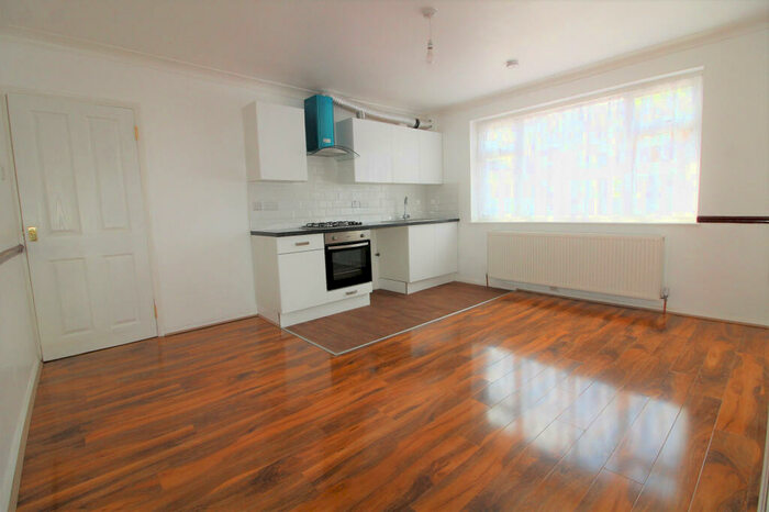 3 Bedroom Flat To Rent In Tillotson Road, Edmonton, N9