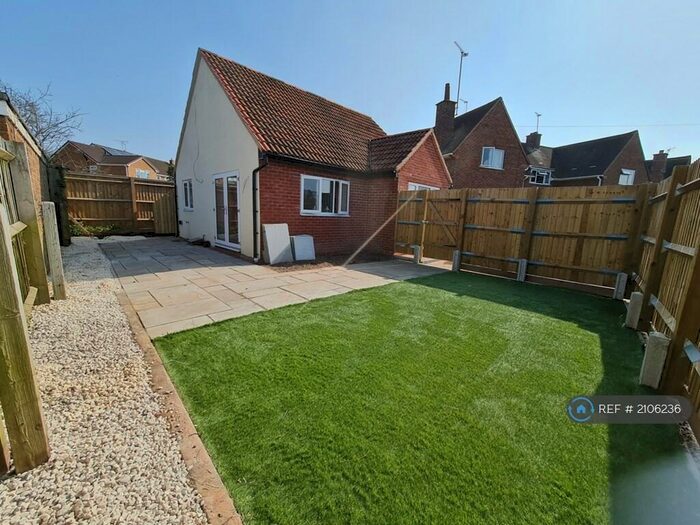 2 Bedroom Detached House To Rent In Montague Road, Warwick, CV34