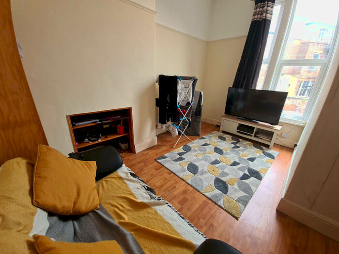 1 Bedroom House To Rent In Clarendon Road, Leeds, LS2