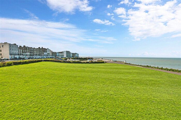 1 Bedroom Flat For Sale In Fort Crescent, Margate, Kent, CT9