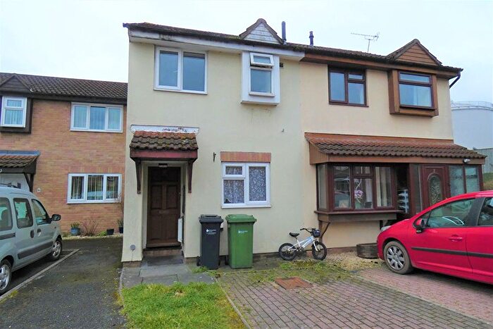2 Bedroom Property To Rent In Balfour Close, Moorfields, HR4
