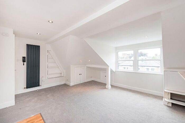 1 Bedroom Flat To Rent In Cardigan Road, Richmond, TW10