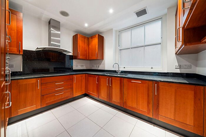 3 Bedroom Flat To Rent In Curzon Square, London, W1J